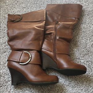 Wide-calf boots, cognac color